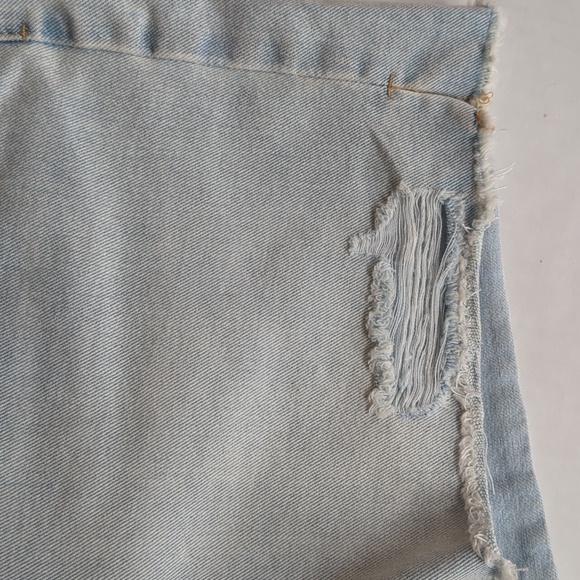 NWT No Boundaries High Rise Destructed Frayed Midi Mom Jean Shorts J 13 Blue - Picture 13 of 16